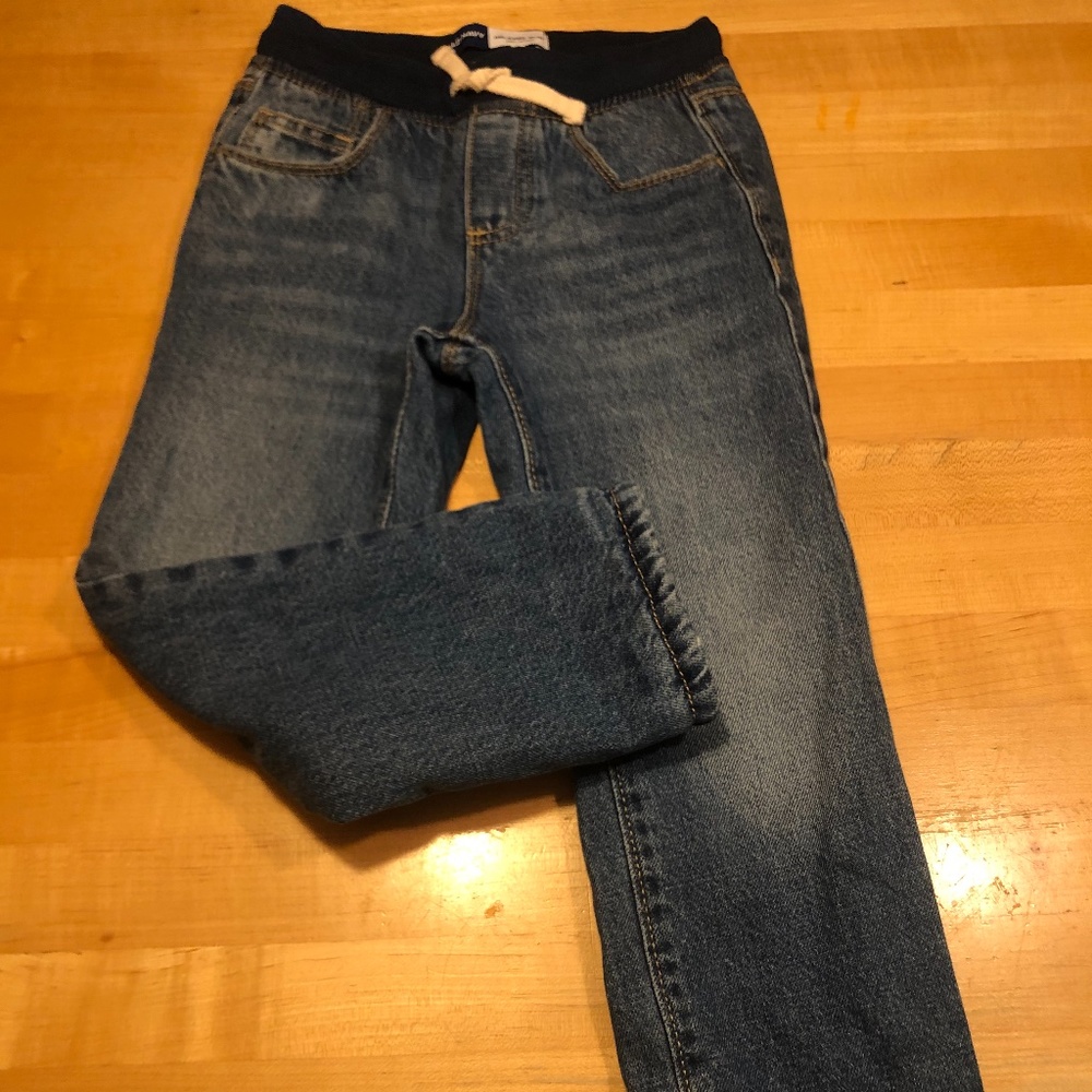Old Navy build in warm jeans